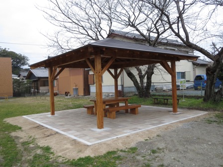 王中島地区公園での三重県産木材を使用した東屋の写真