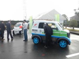 写真：もったいないフェア2014での電気自動車の展示と試乗会の様子1