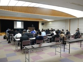 写真：充電器説明会の様子1