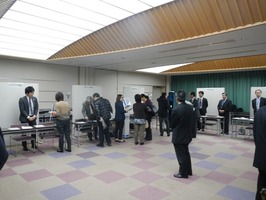 写真：充電器説明会の様子2