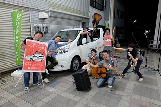 写真：高柳の夜店（環境の日）のライブの様子2