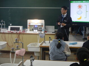 写真：出前授業の様子1