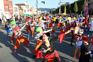 写真：伊勢舞熱人+勢州よさこい連合