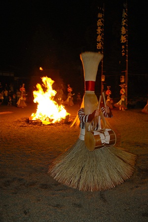 写真：佐八の羯鼓踊り