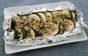 写真：なすとズッキーニの香草パン粉焼き