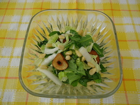 写真：白菜と春菊のぺペロンサラダ