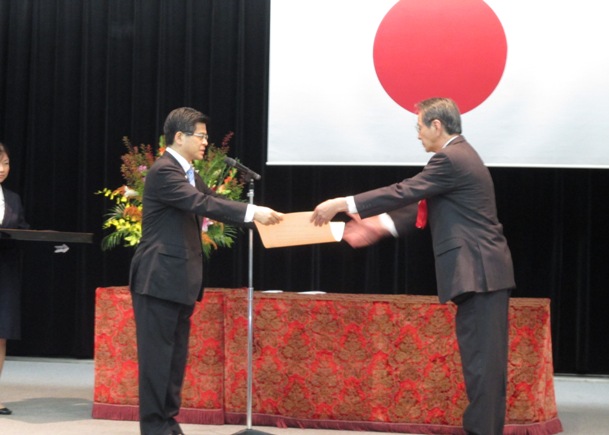 写真：表彰状授与