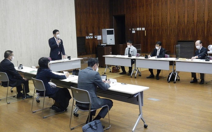 写真：令和4年度第1回伊勢市総合教育会議の様子