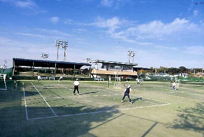 写真：市営庭球場