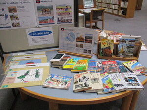 写真：小俣図書館展示の様子