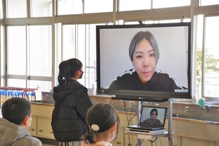 写真：前川選手の特別授業風景