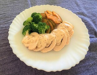 鶏ハムと温野菜のマスタードがけ　写真