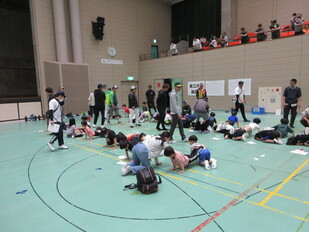 写真：腕立伏せ測定中