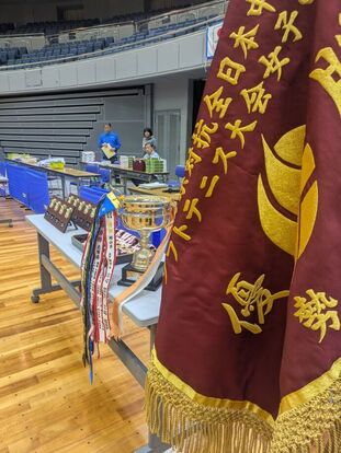 大会優勝旗・カップ