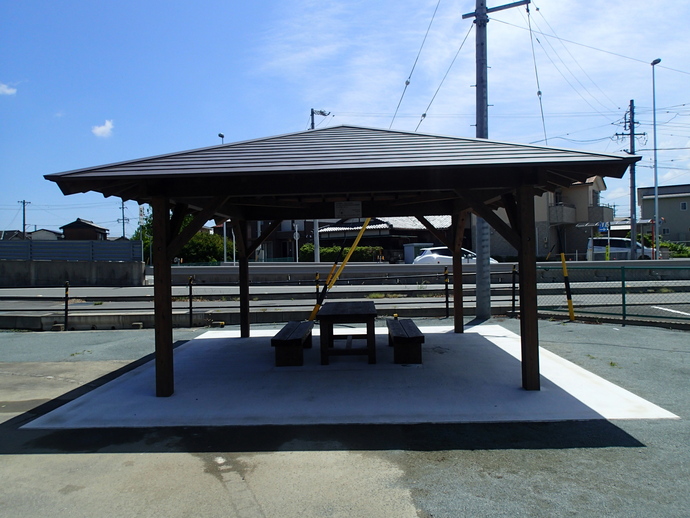 出雲公園での三重県産木材を使用した東屋の写真