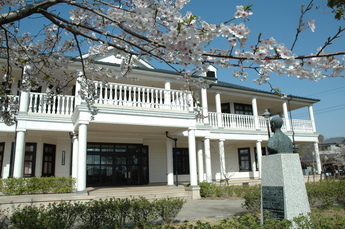 写真：尾崎咢堂記念館