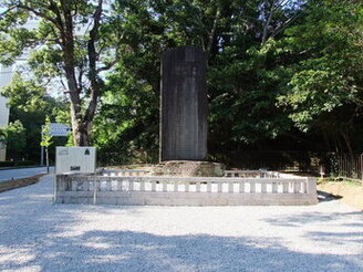 写真：太田小三郎紀功碑