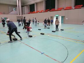 写真:ブロック超え