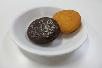 写真:チョコパイとカスタードパイ