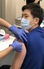 谷崎医師ワクチン接種の様子
