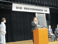 写真：会場での挨拶の様子