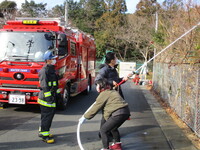 写真：会場で放水訓練をする様子