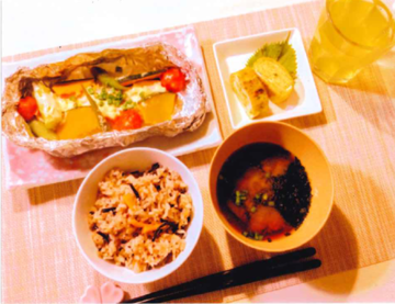 画像：彩り夏野菜の玉手箱朝食