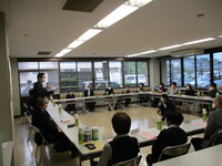 写真：会場での挨拶の様子