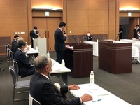 写真：会場で事例発表をする様子