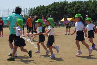 高校生としっぽとりしているところ