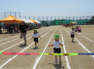 2レース目は、校長先生も一緒に走ってくれました。