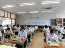 給食風景（伊勢宮川中）の写真