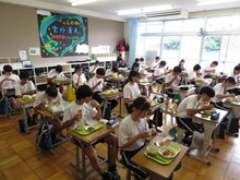 給食風景（倉田山中学校）の写真