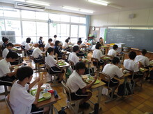給食風景（倉田山中学校）の写真