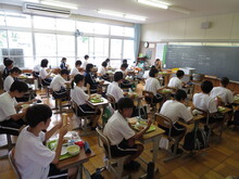 給食風景(倉田山中学校)の写真