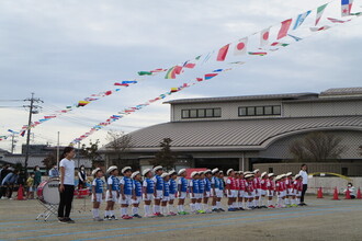 運動会の開会宣言をする年長組の子ども達