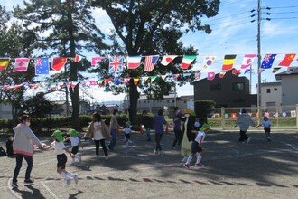 みどり組親子ダンスしているところ