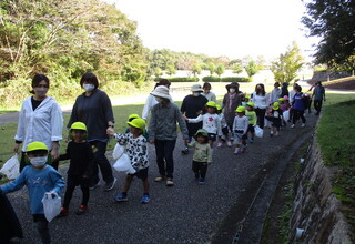 親子で散策にでかけました