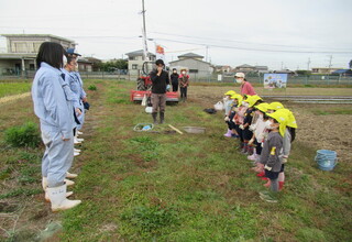 き組整列　高校生に挨拶しています