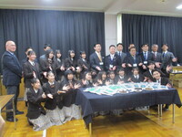 写真：会場での記念撮影の様子