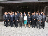 写真：会場での記念撮影の様子