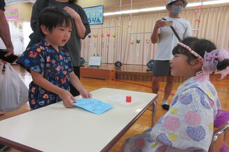 お店屋さんをする年長児