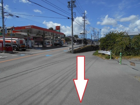 公園進入路（1枚目）　県道伊勢南島線論出交差点付近