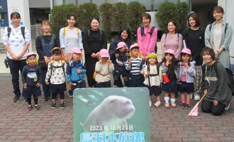 もも組さん　お家の人と友達と集合写真