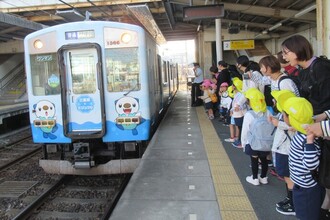 帰りの電車は、ミジュマルトレインで嬉しそう