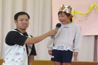 インタビューを受ける年長児