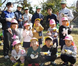 焼いもを食べて嬉しそうなもも組さん