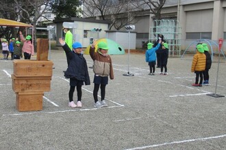 見えにくい角からの横断も気を付けて渡っています