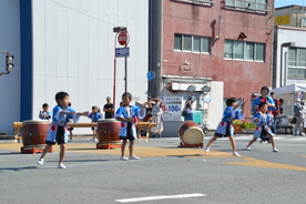 写真　みどり保育園のイベント披露の様子
