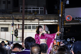 写真　中西りえさんのイベント披露の様子